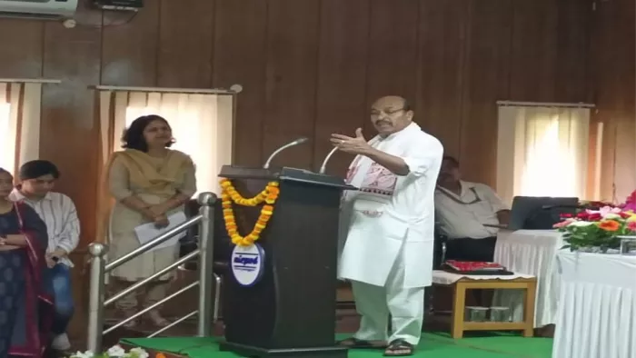 केंद्रीय सामाजिक न्याय एवं अधिकारिता मंत्री डा. वीरेंद्र कुमार