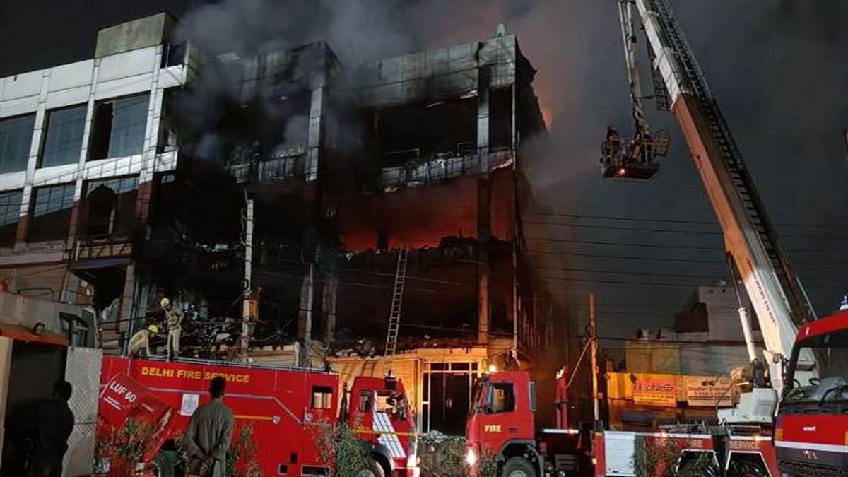 https://www.jagranimages.com/images/newimg/23052022/23_05_2022-mundka_fire_22738247.jpg