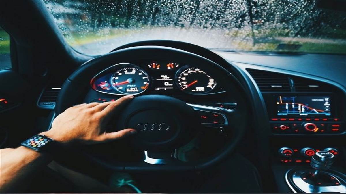बारिश के मौसम में कार चलाते समय इन बातों का रखें ध्यान Pc- Roberto Nickson