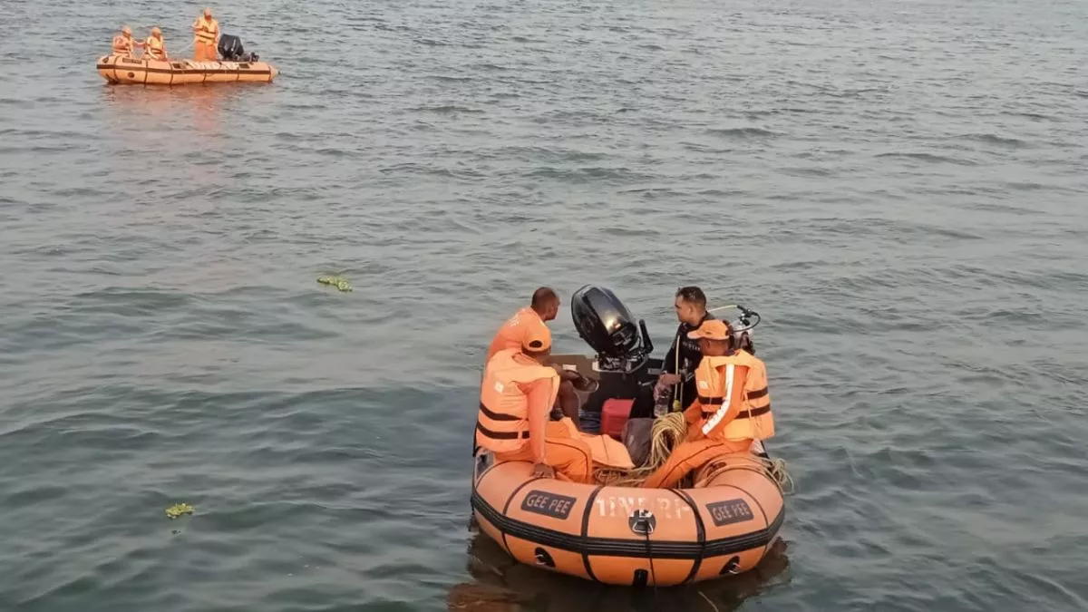 बलिया हादसे में मृतकों की संख्या हुई 4, चौबीस घंटे बाद मिला लापता युवक का शव, पुलिस ने नाविक को किया गिरफ्तार