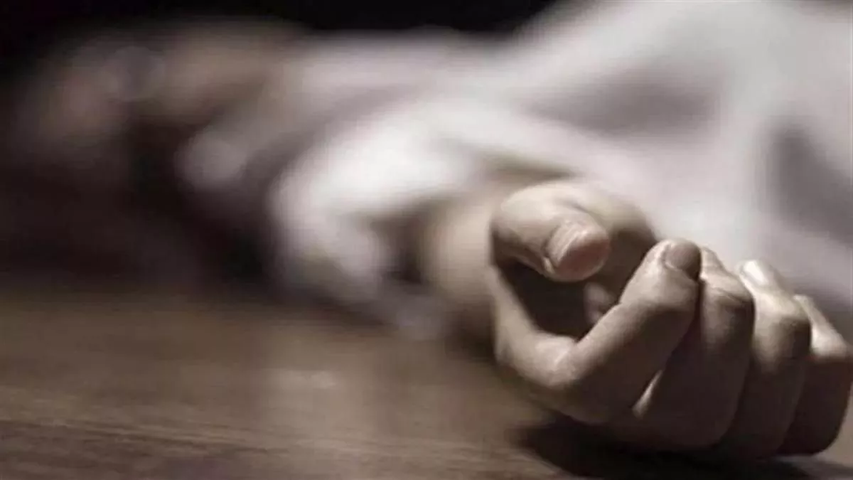 महिला को बचाने नहर में कूदा युवक, खुद तेज बहाव में डूबने से बचा; बुजुर्ग औरत की मौत