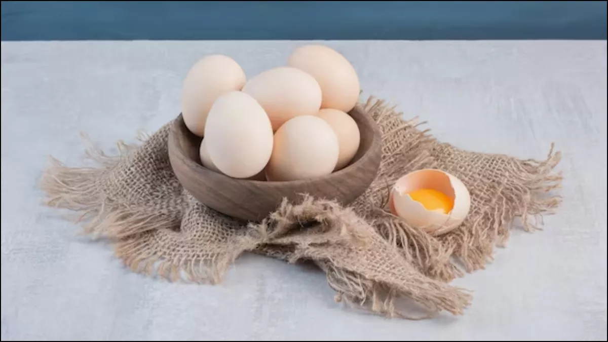 Egg Face Packs: सेहत और बालों के लिए ही नहीं, त्वचा के लिए भी फायदेमंद है अंडा, जानें इस्तेमाल का तरीका