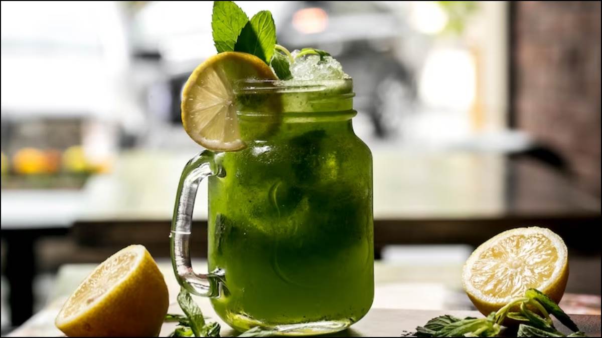 add iced green tea in your diet to stay cool in summer and to remove toxins from body know its recipe