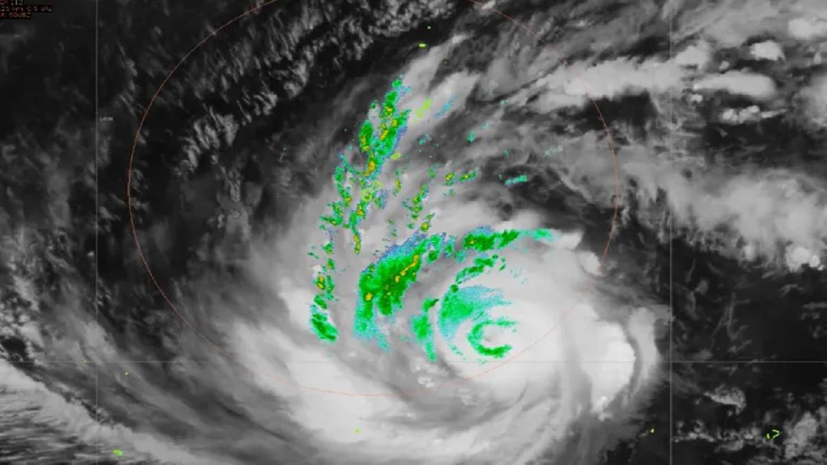 Typhoon Mawar शक्तिशाली तूफान मावर के आने की संभावना लागू हुआ संपूर्ण  लॉकडाउन; घर कराए गए खाली - Typhoon Mawar In US territory in Pacific Guam  Shelters start to fill in