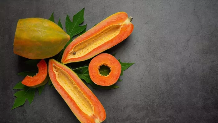 Papaya Benefits: सुबह खाली पेट पपीता खाने के फायदे हैरान कर देंगे आपको