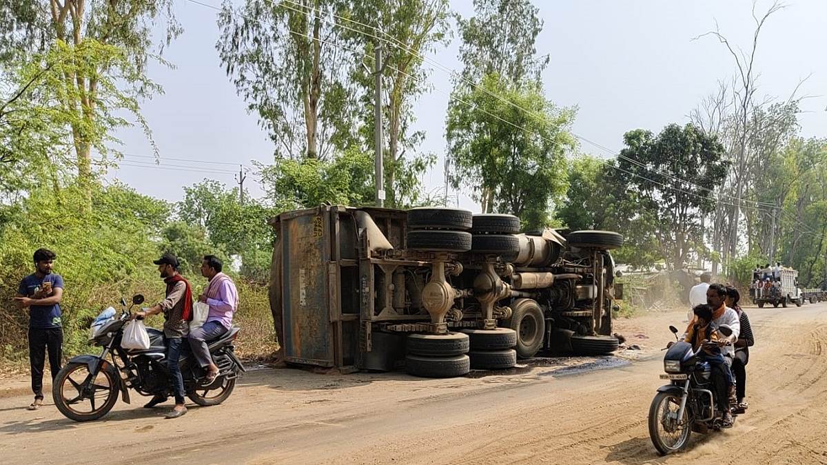 https://www.jagranimages.com/images/newimg/23052024/23_05_2024-banda_accident_23723748.jpg