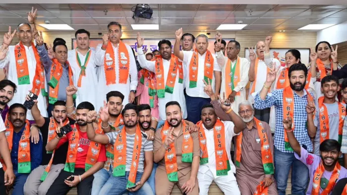 चंडीगढ़ में कांग्रेस और AAP को बड़ा झटका