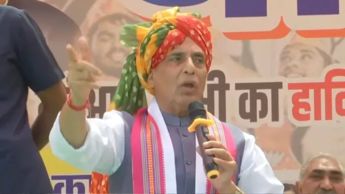जो सरकार मां-बेटी की रक्षा नहीं कर सकती, उसे सत्ता में रहने का कोई अधिकार नहीं- राजनाथ सिंह