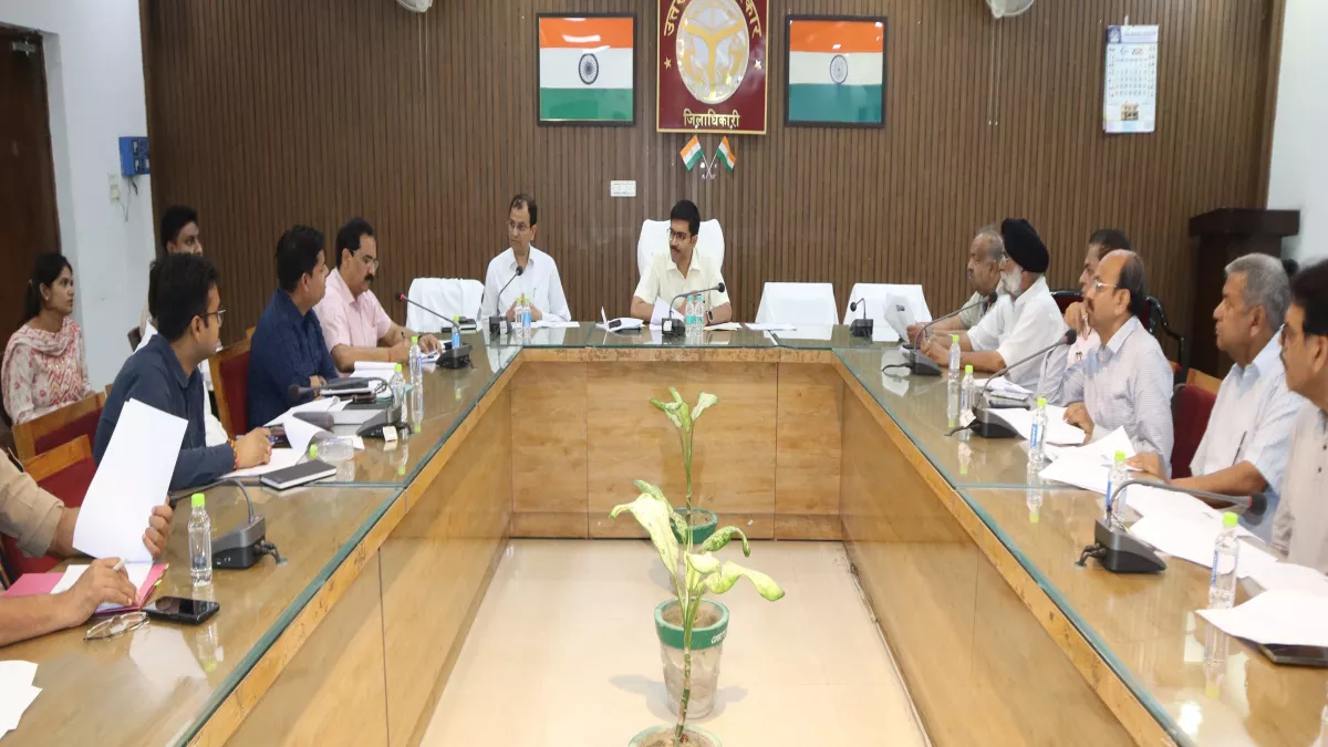 PM Surya Ghar Yojana: आपके घर आ सकते हैं अधिकारी! पीएम सूर्यघर योजना को लेकर डीएम ने सुनाया ये फैसला