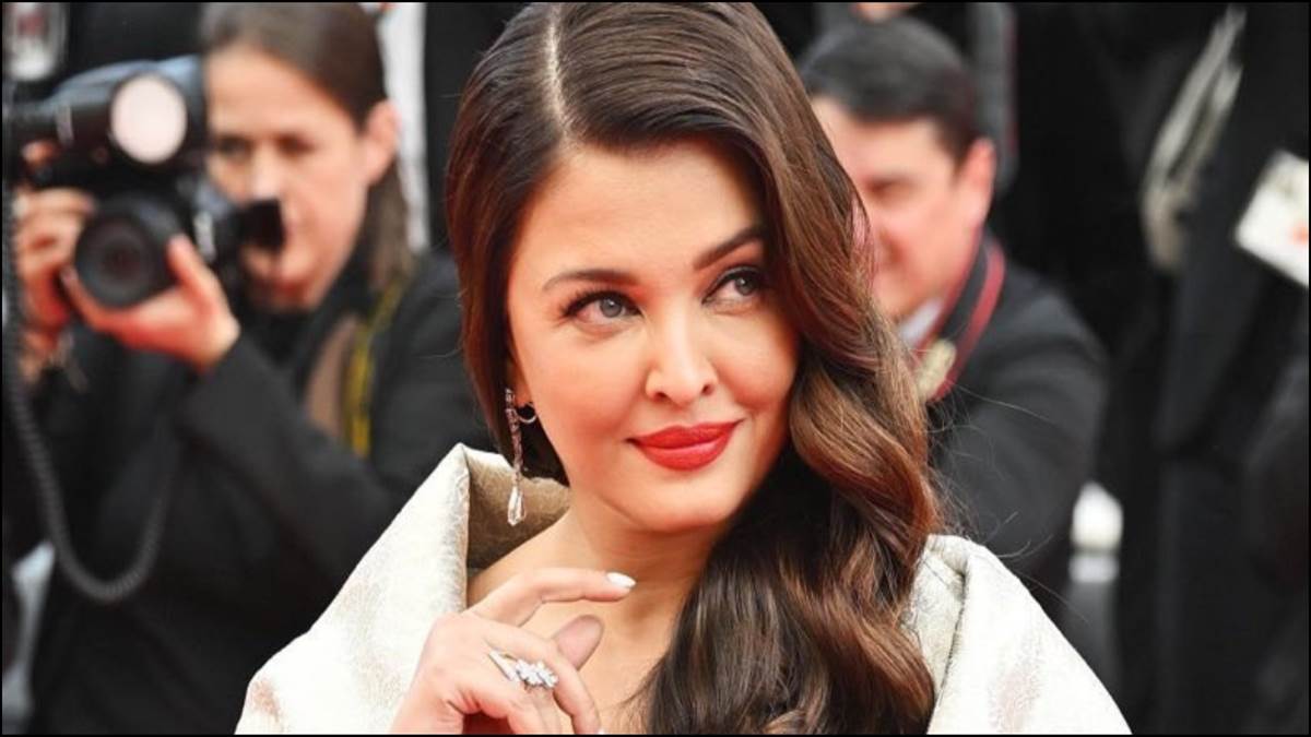 https://www.jagranimages.com/images/newimg/23052025/23_05_2025-aishwarya_rai_cannes_2025_look_23944529.jpg