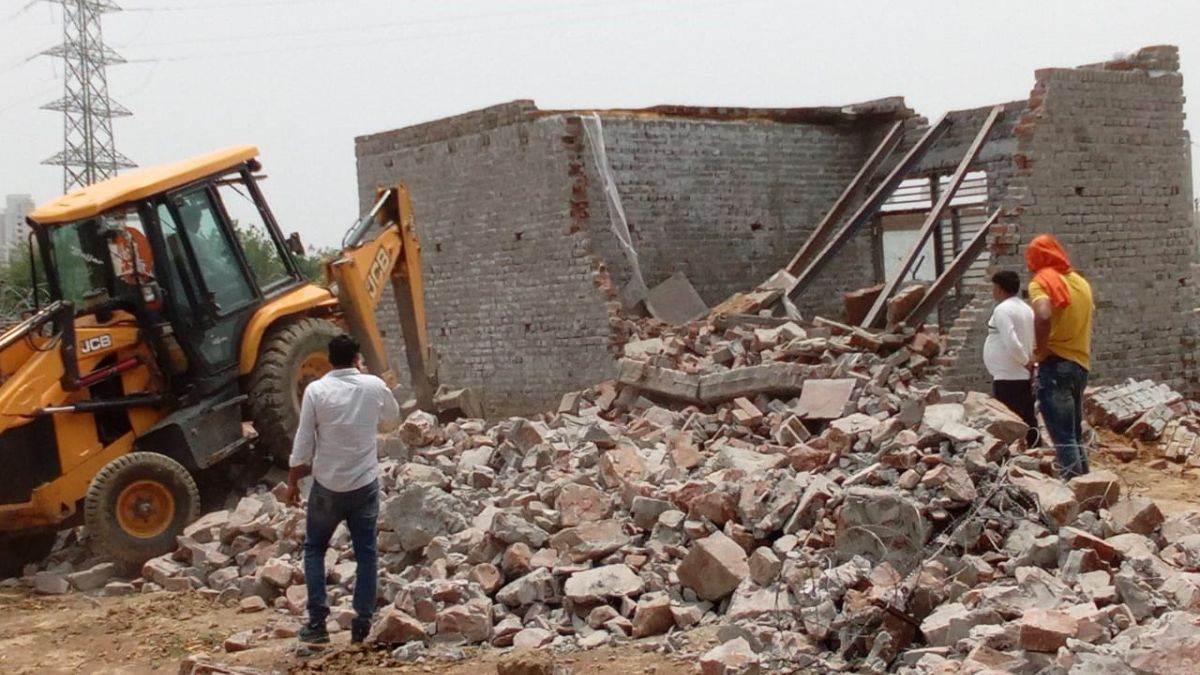 ncr faridabad illegal colony demolition bulldozer action in faridpur