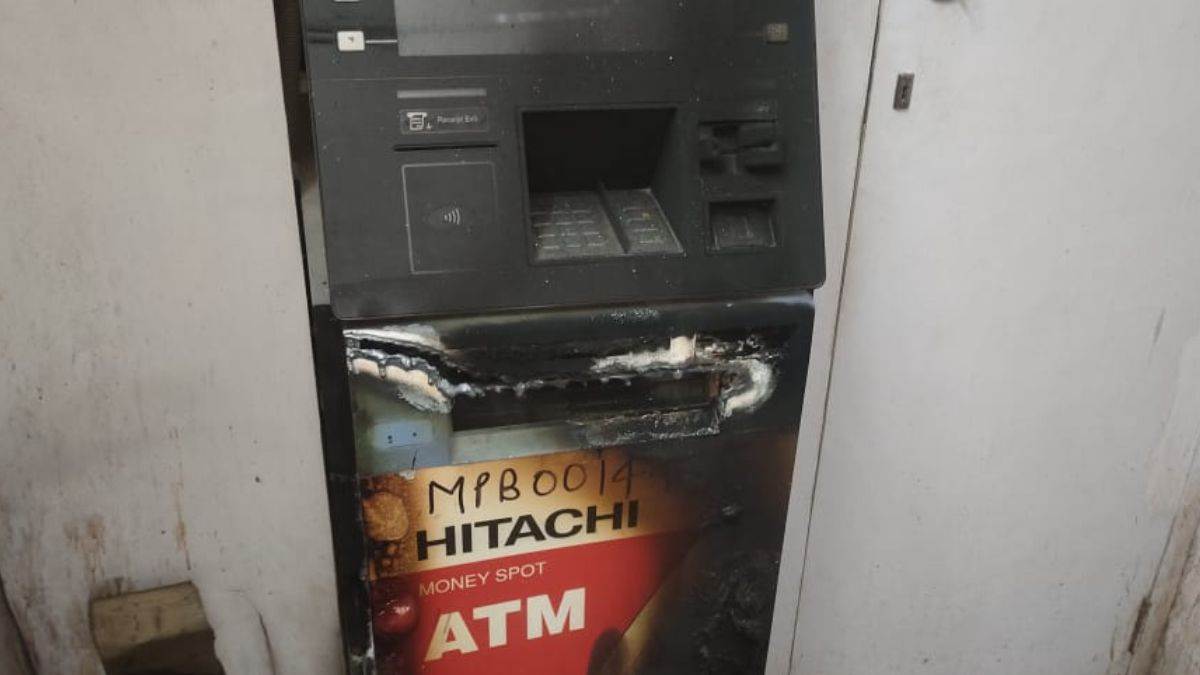 ncr palwal atm heist thieves use gas cutter to loot cash