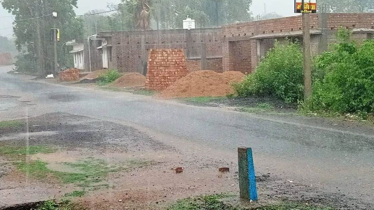 Pakur Weather: पाकुड़ में बदला मौसम का मिजाज, तेज आंधी के साथ हुई बारिश