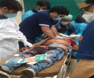 गोली उसकी गर्दन में लगी है जिस वजह से काफी खून बहने से उसकी मौत हो गई।