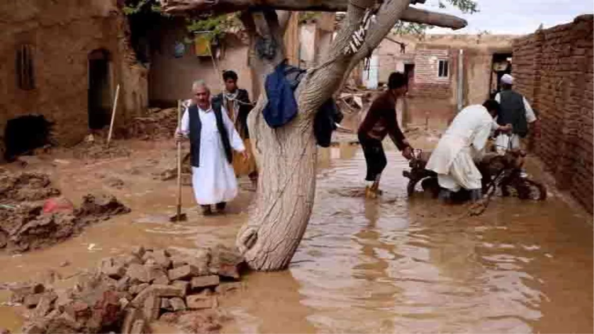 Afghanistan Flood: अफगानिस्तान में भूकंप के बाद बाढ़ का कहर, 400  लोगों की मौत