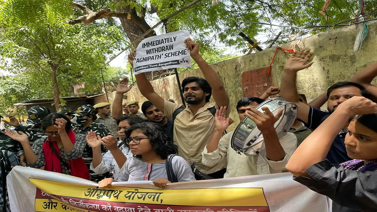 Agnipath Protest LIVE Updates: अग्निपथ स्कीम के विरोध में कई राज्यों में SKM का विरोध जारी, दिल्ली में हिरासत में लिए गए प्रदर्शनकारी