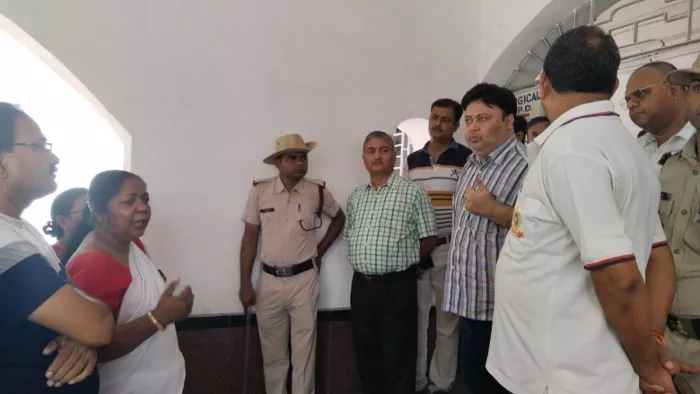 घटना के बाद रेल अस्पताल में बवाल, कामकाज ठप्प।