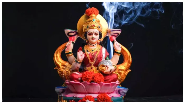 Maa Lakshmi ये 5 राशि हैं मां लक्ष्मी को अति प्रिय।