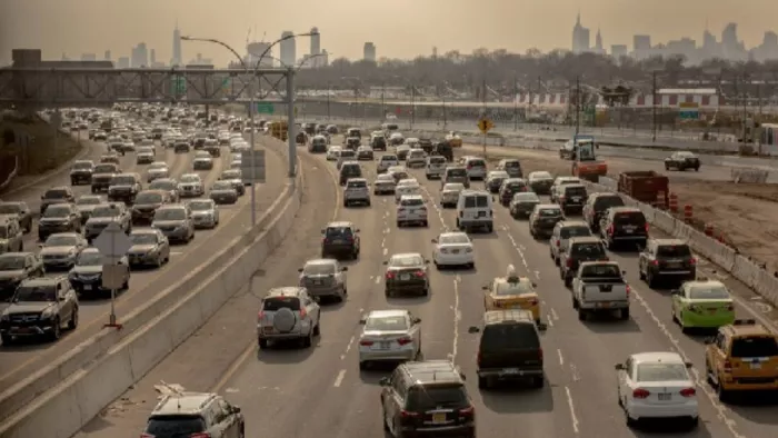 Overage Vehicles will be sent to the scrappage center by the Delhi government