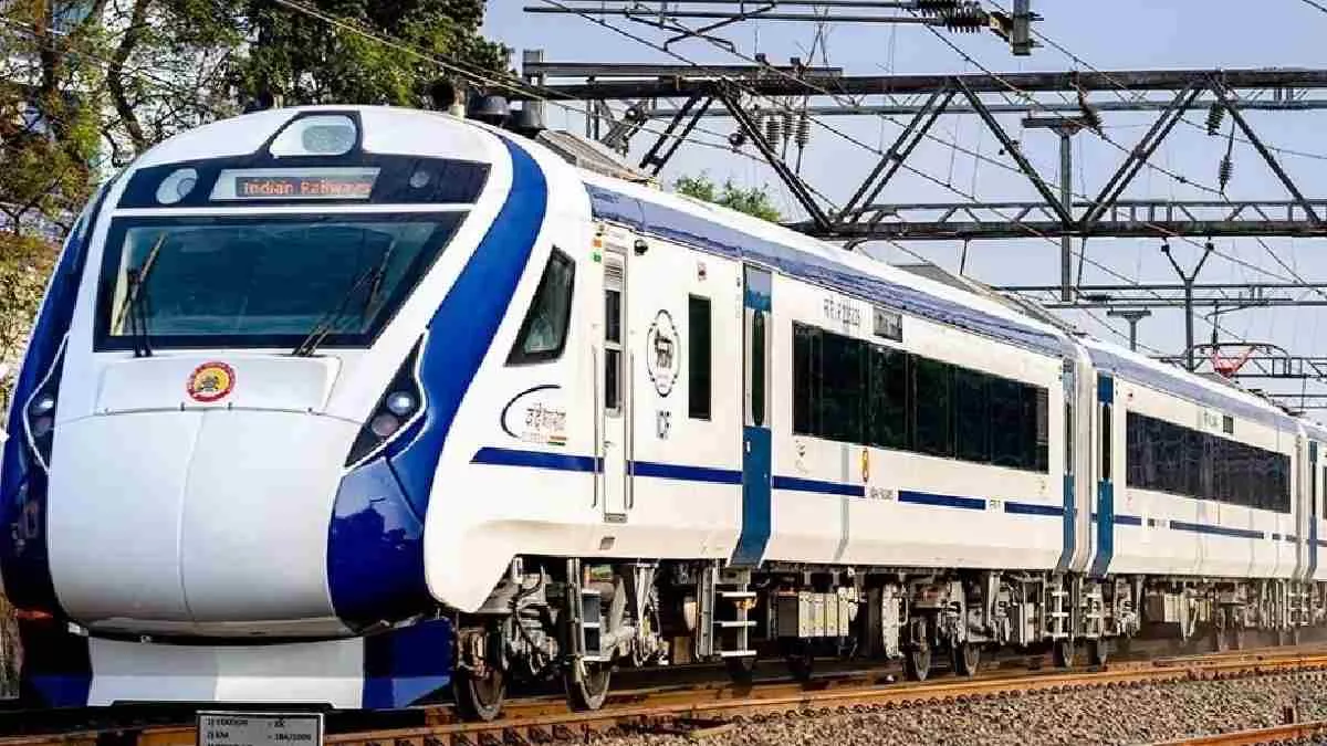 Patna News बीच रास्ते में रुकी वंदे भारत ट्रेन दूसरे इंजन के सहारे पहुंची  पटना; 27 जून को PM करेंगे उद्घाटन - Patna News: Vande Bharat train stopped  midway, reached Patna with