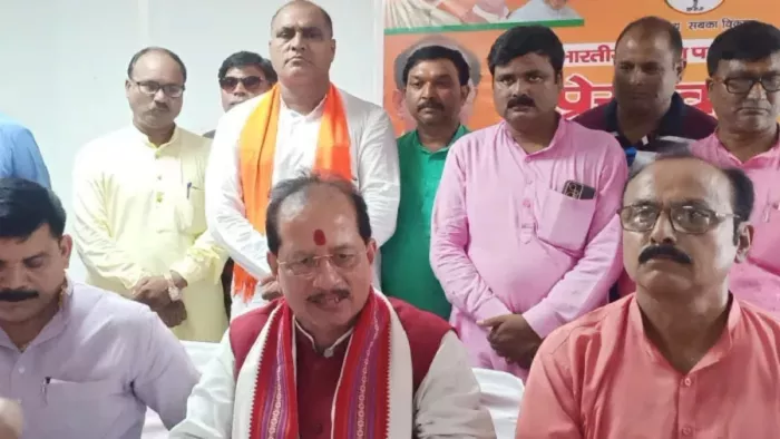 दिवंगत हर्ष राज के स्वजन से मिले उप मुख्यमन्त्री विजय सिन्हा