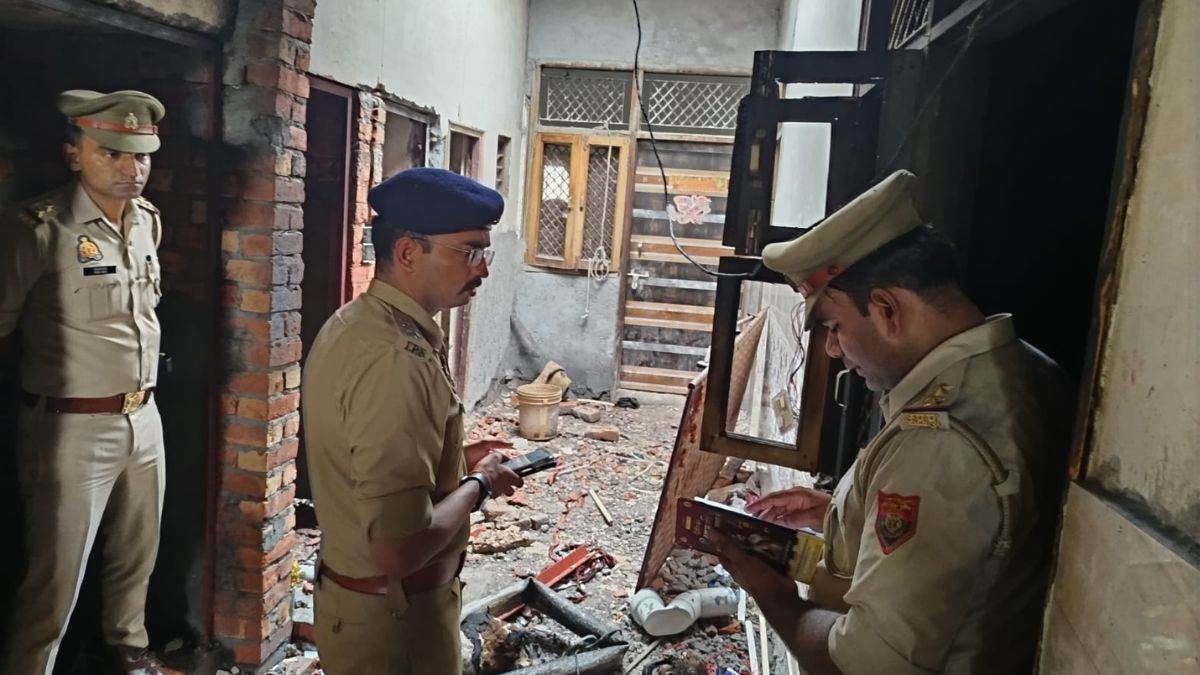 ncr two people died due to cylinder fire while cooking in ghaziabad