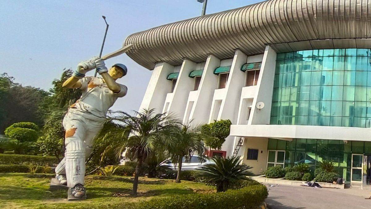 https://www.jagranimages.com/images/newimg/23062024/23_06_2024-noida_shaheed_vijay_pathik_stadium_23744680.jpg