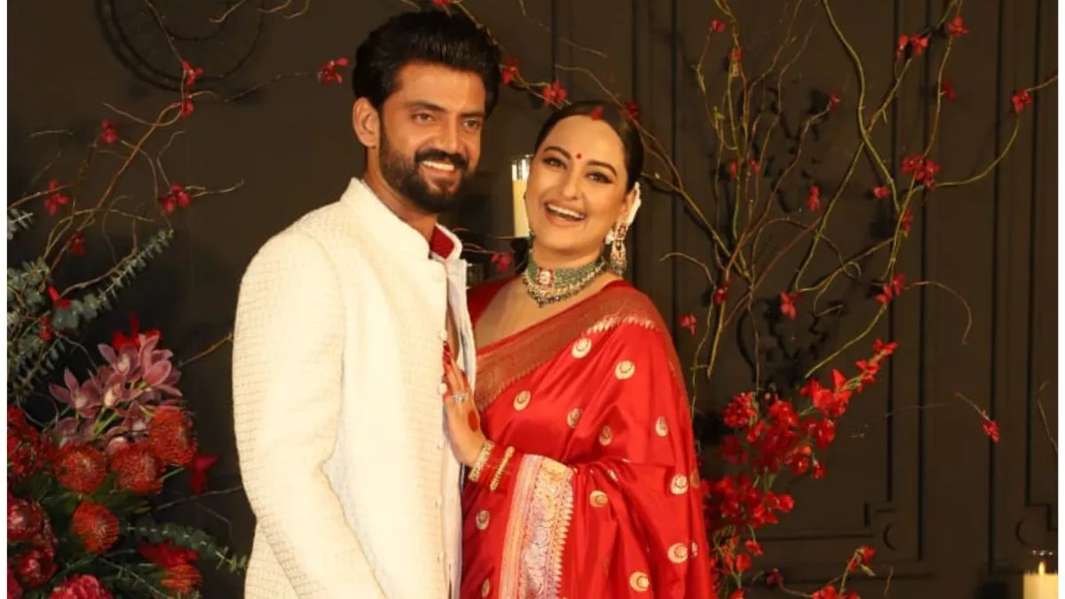 Sonakshi Sinha Wedding Photos: रेड एंड व्हाइट कॉम्बिनेशन में जचे सोनाक्षी और जहीर, देखिए शादी की रोमांटिक फोटो