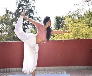 इस योग को करने से बढ़ते वजन को कंट्रोल किया जा सकता है।