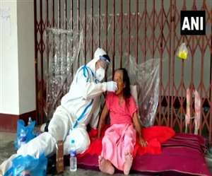 परिवार ने वृद्ध महिला को कोरोना संक्रमण के बाद घर से निकाला