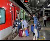 Indian Railways रोजाना करीब 12,600 ट्रेनें चलाता था। (Pti)