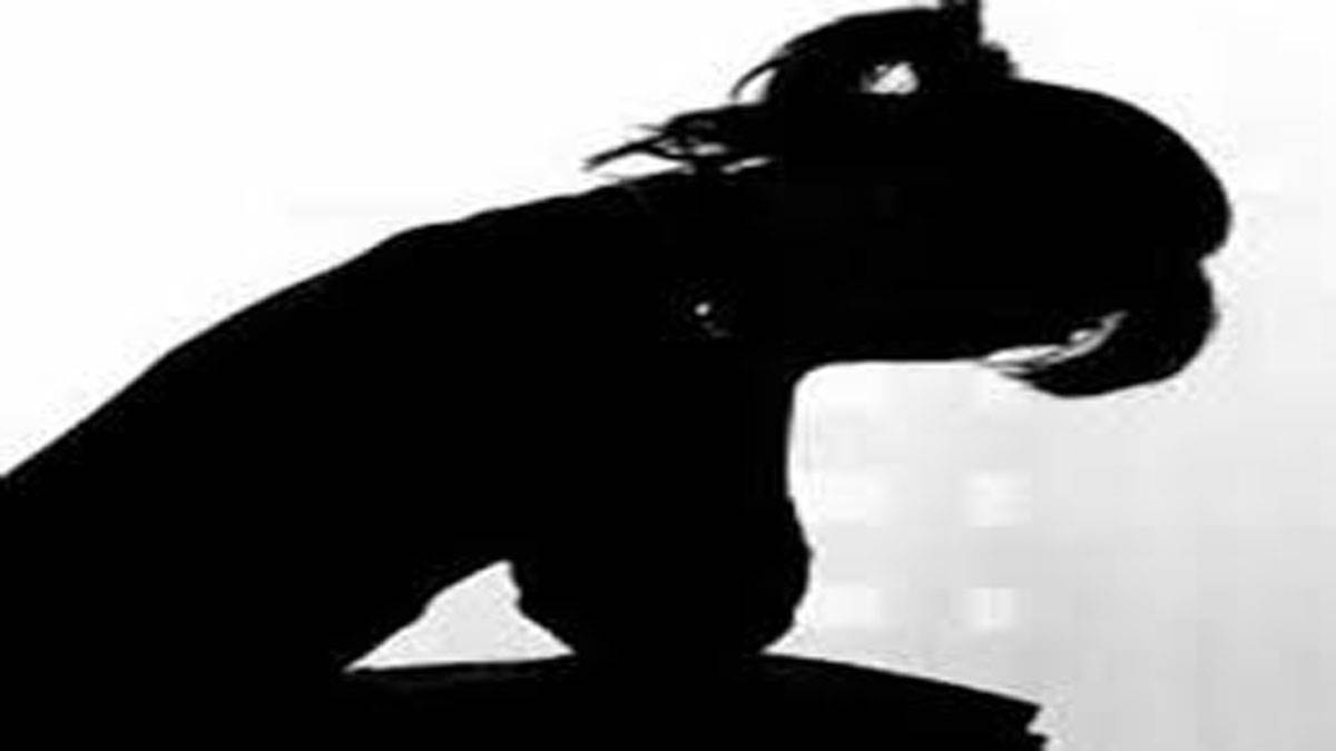 uttarakhand news minor girl give birth child in hospital toilet at rudraprayag