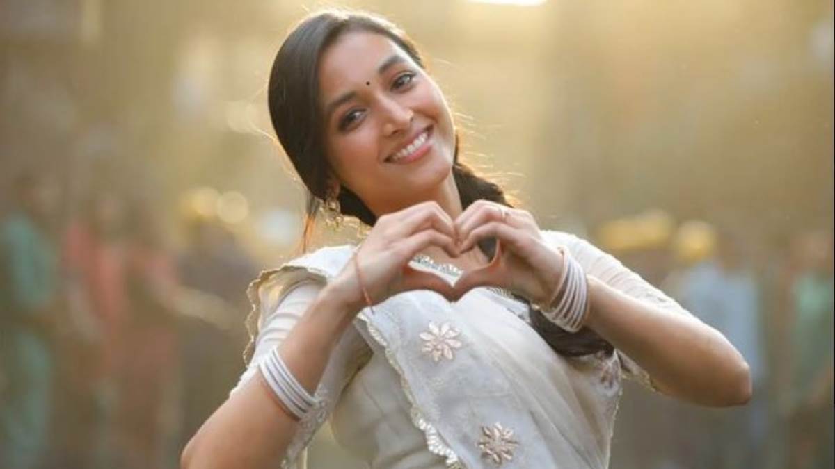 https://www.jagranimages.com/images/newimg/23072022/23_07_2022-srinidhi_shetty_kgf_bold_video_22917001.jpg