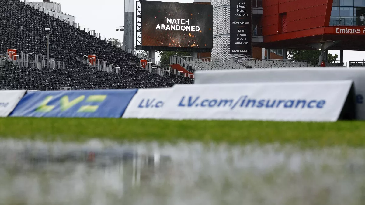 ENG vs AUS 4th Test Day 5 Highlights: बारिश ने इंग्लैंड का बिगाड़ा खेल, 8 साल बाद एशेज जीतने का तोड़ा सपना