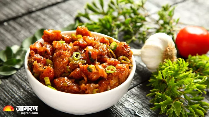 बिना भूख के भी पेट में जगह बना देती है Chilli Soya Chunks, खाकर सब ...