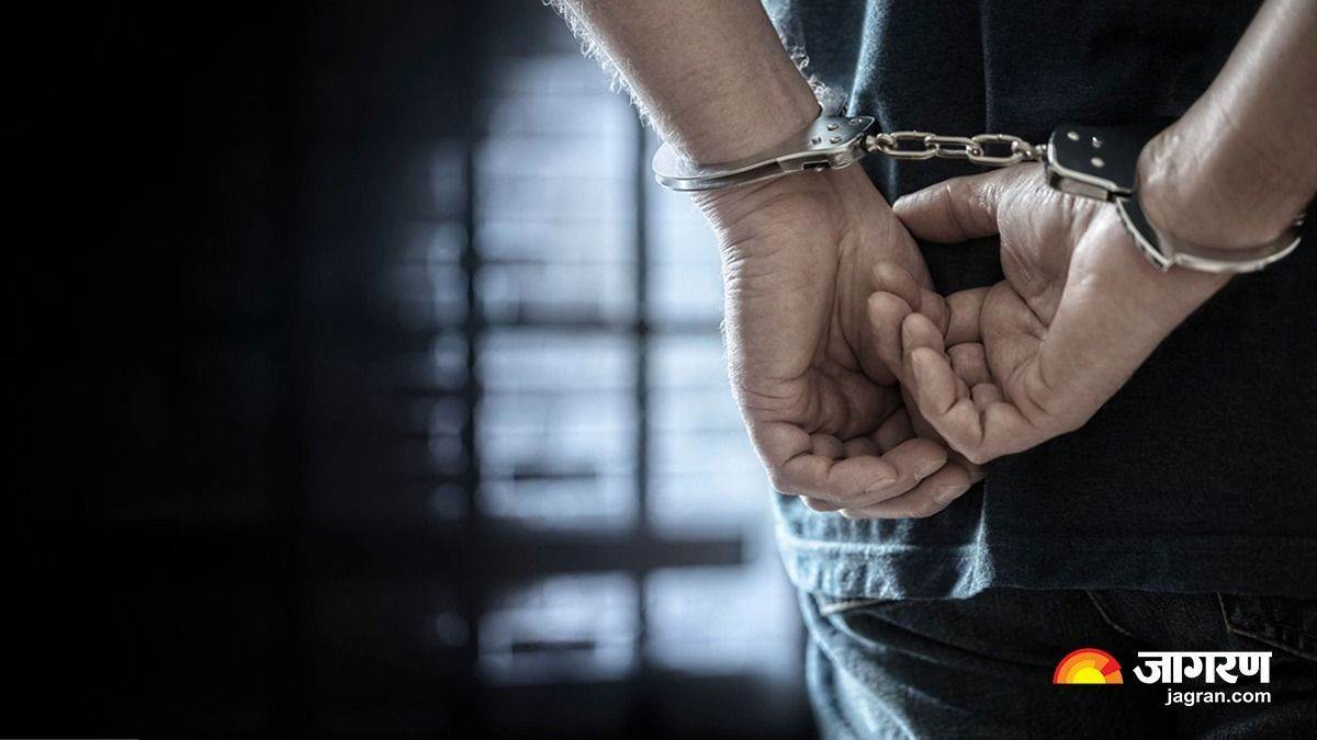 https://www.jagranimages.com/images/newimg/23072024/23_07_2024-police_arrests_demo_pic_23763795.jpg