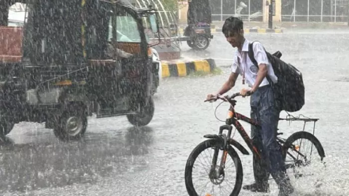 बारिश में बच्चों ने की खूब मस्ती