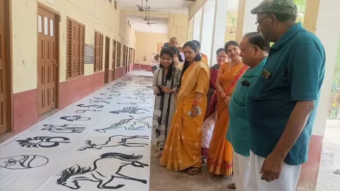 छात्रा को राठ विधायक समेत अन्य अधिकारियों ने किया सम्मानित। जागरण