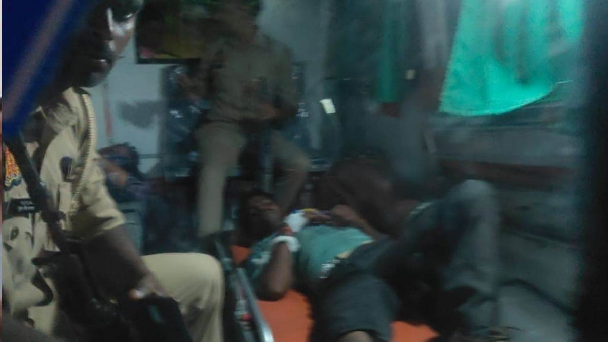 badaun news police encounter with criminals two arrested after shootout