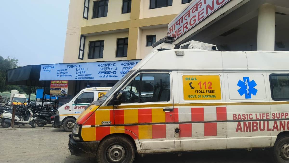 kurukshetra road accident two killed in bus car collision