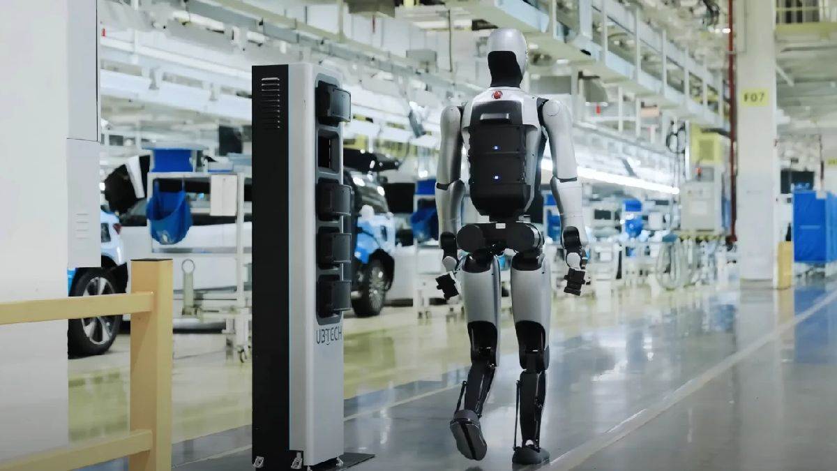 china firm ubtech made first autonomous humanoid robot walker s2 works 7 days non stop