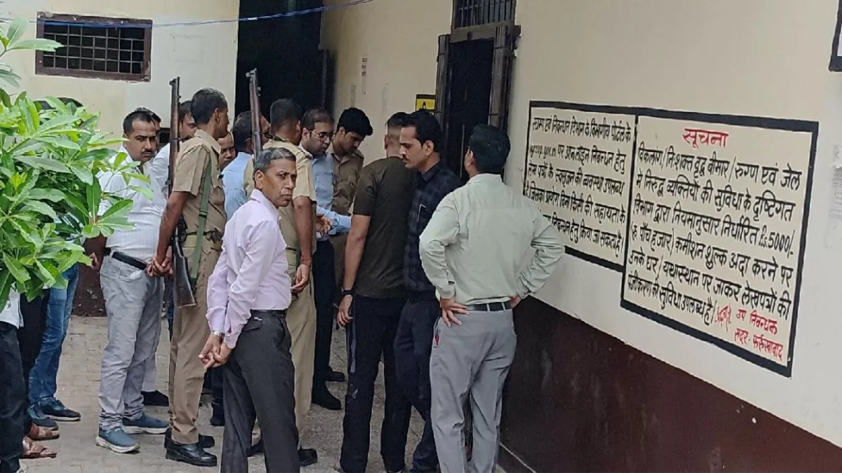फर्रुखाबाद के सब रजिस्ट्रार कार्यालय में तिजोरी काटकर 4.58 लाख की चोरी, बैनामा रुके