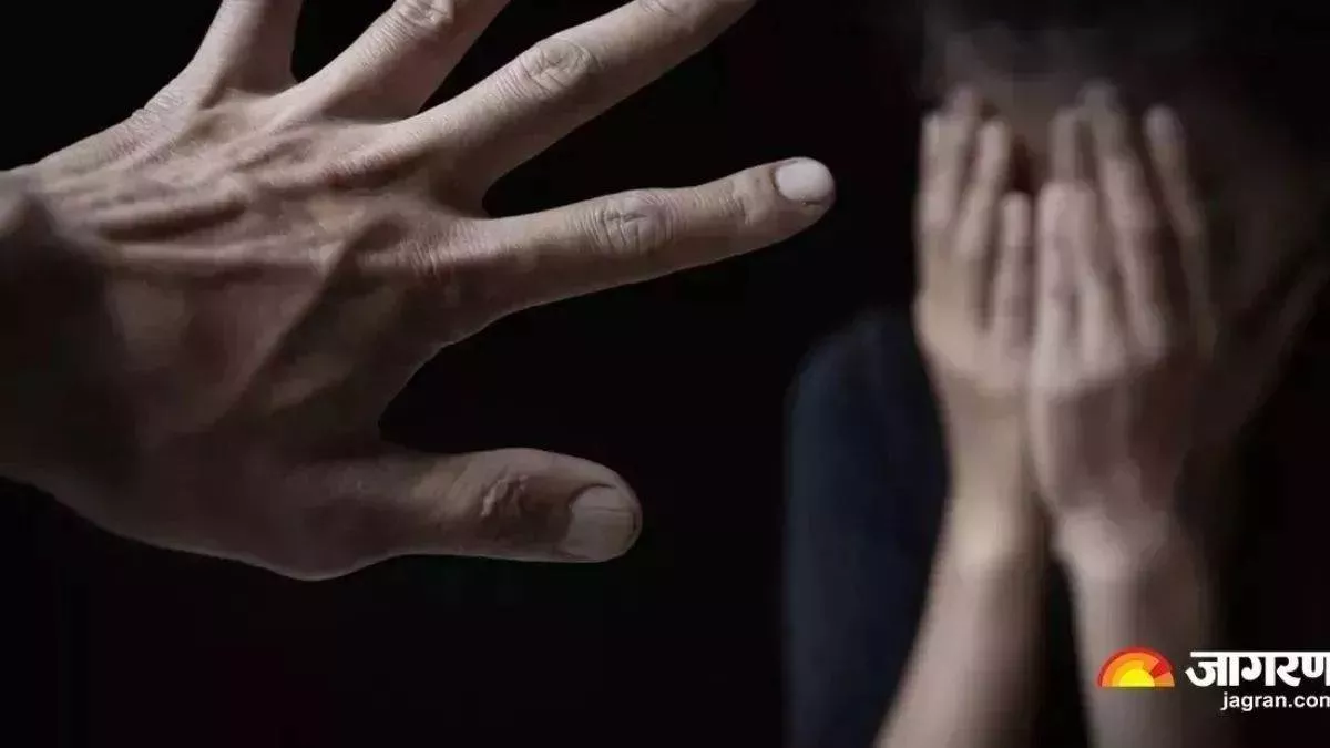 इंस्टाग्राम पर ID बना कर अपनी पत्नी की आपत्तिजनक फोटो डाल रहा पति, पीड़िता ने लगाए गंभीर आरोप