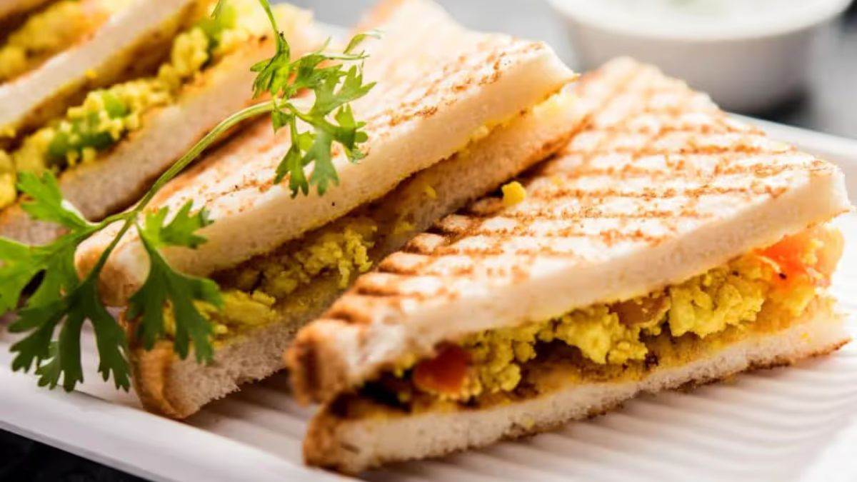 https://www.jagranimages.com/images/newimg/23072025/23_07_2025-paneer_bhurji_sandwich_recipe_23992504.jpg