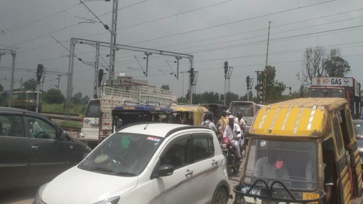 https://www.jagranimages.com/images/newimg/23072025/23_07_2025-railway_crossing_dainikjagran_23992347.jpg