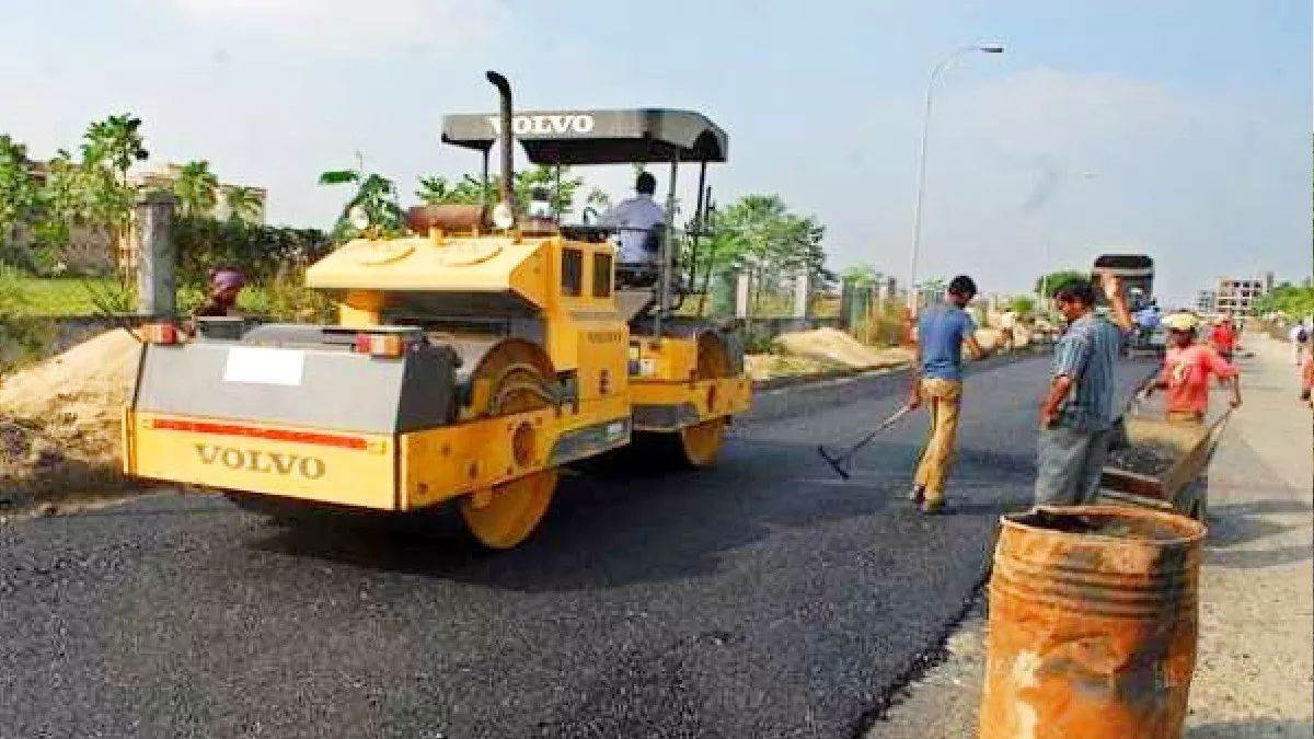 lucknow commissioner orders completion of cm grid road project