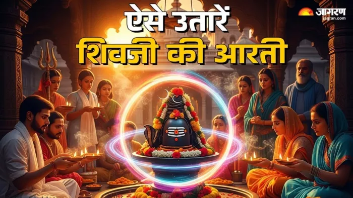भगवान की आरती एक ही स्थान पर खड़े होकर करनी चाहिए।