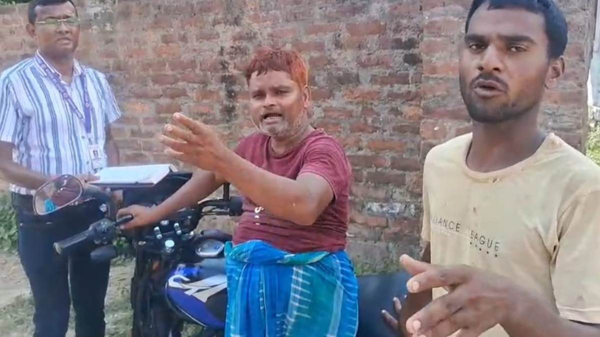 https://www.jagranimages.com/images/newimg/23072025/23_07_2025-west_champaran_teacher_23992354.jpg