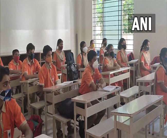 कई राज्यों में 9 से 12वीं तक के स्कूल खुल गए हैं