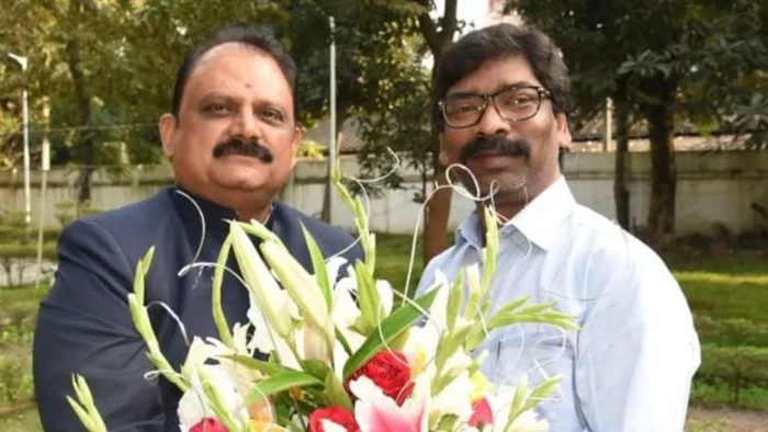Jharkhand Political News: मिथिलेश ठाकुर ने कहा- हेमंत सरकार को कोई खतरा नहीं।